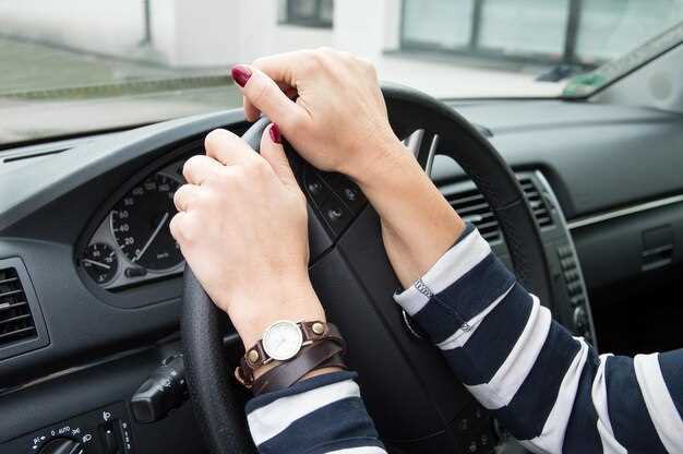 Снятие кожуха и центральной накладки руля