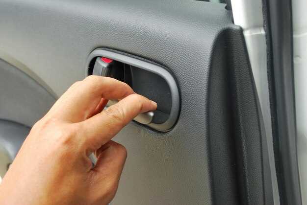 Подготовка и разбор инструментов для снятия задней дверной карты