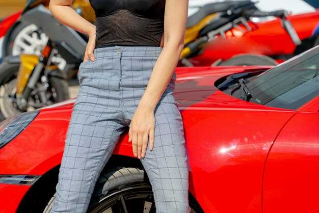 Осторожное извлечение бардачка из посадочного места